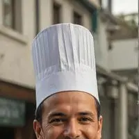 chat with ai character: Alejandro Campos