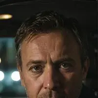 chat with ai character: Tom Bennett