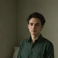 chat with ai character: Evan
