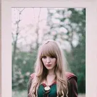 chat with ai character: Wanda Maximoff