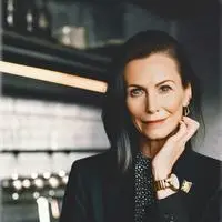 chat with ai character: Carol (Karen)