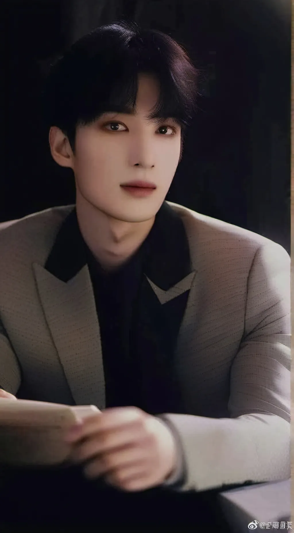 ai character: 严浩翔 background
