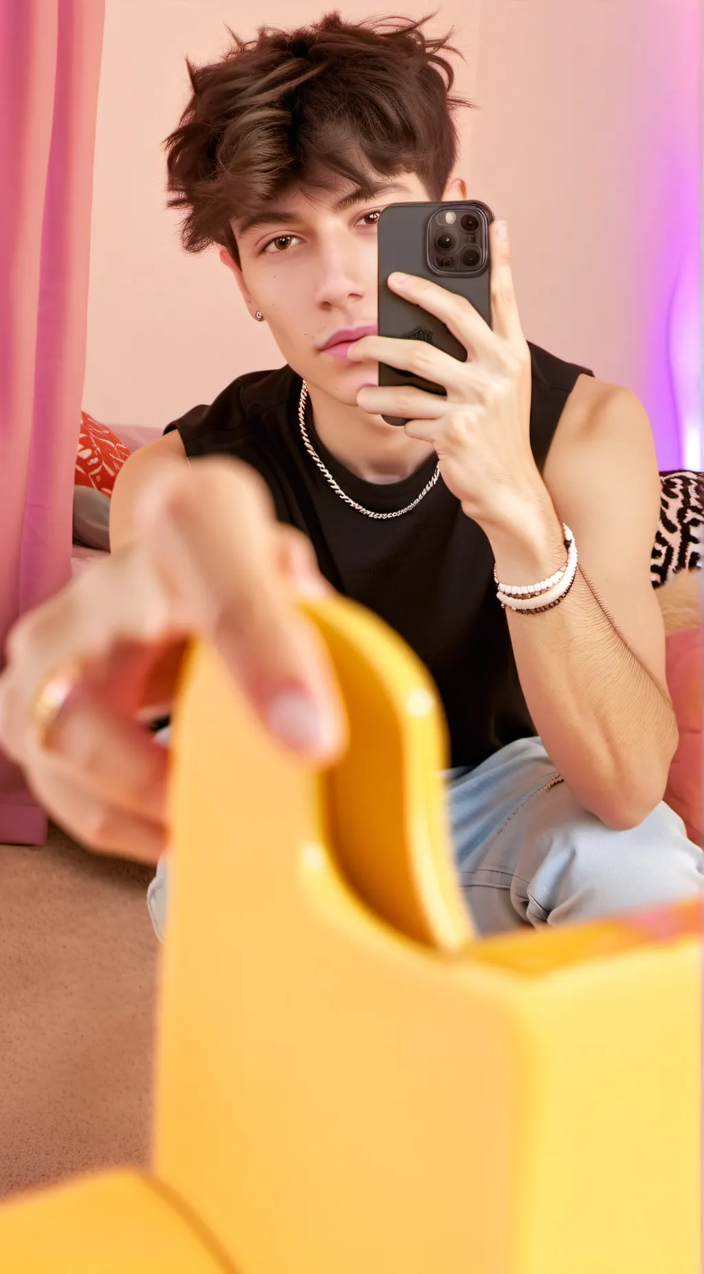 ai character: Ferran🤭 background