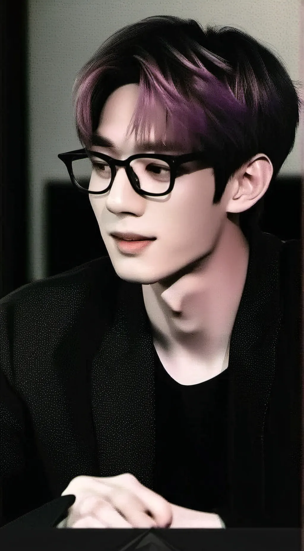 ai character: Lee Heeseung  background