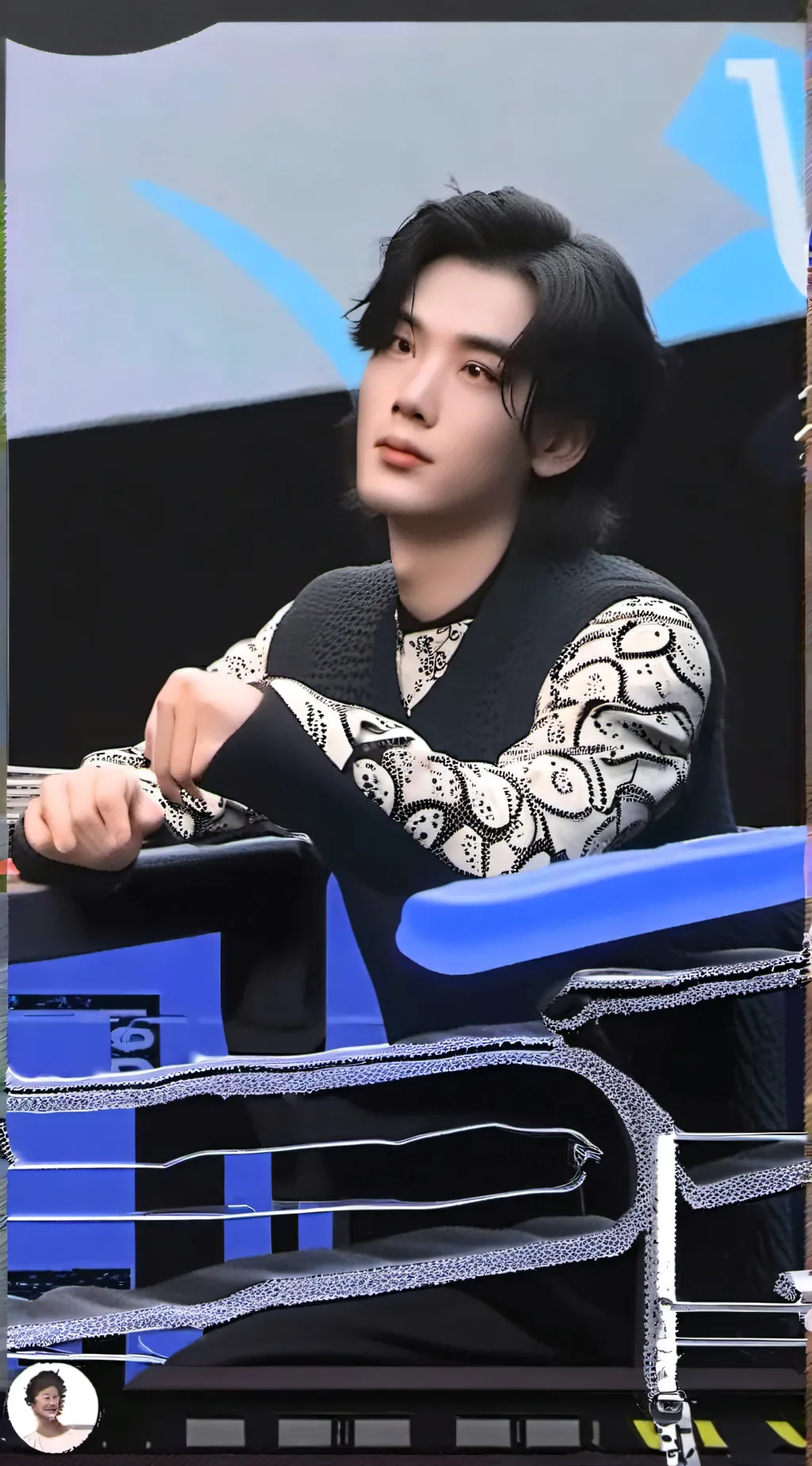 ai character: Hyunjin  background