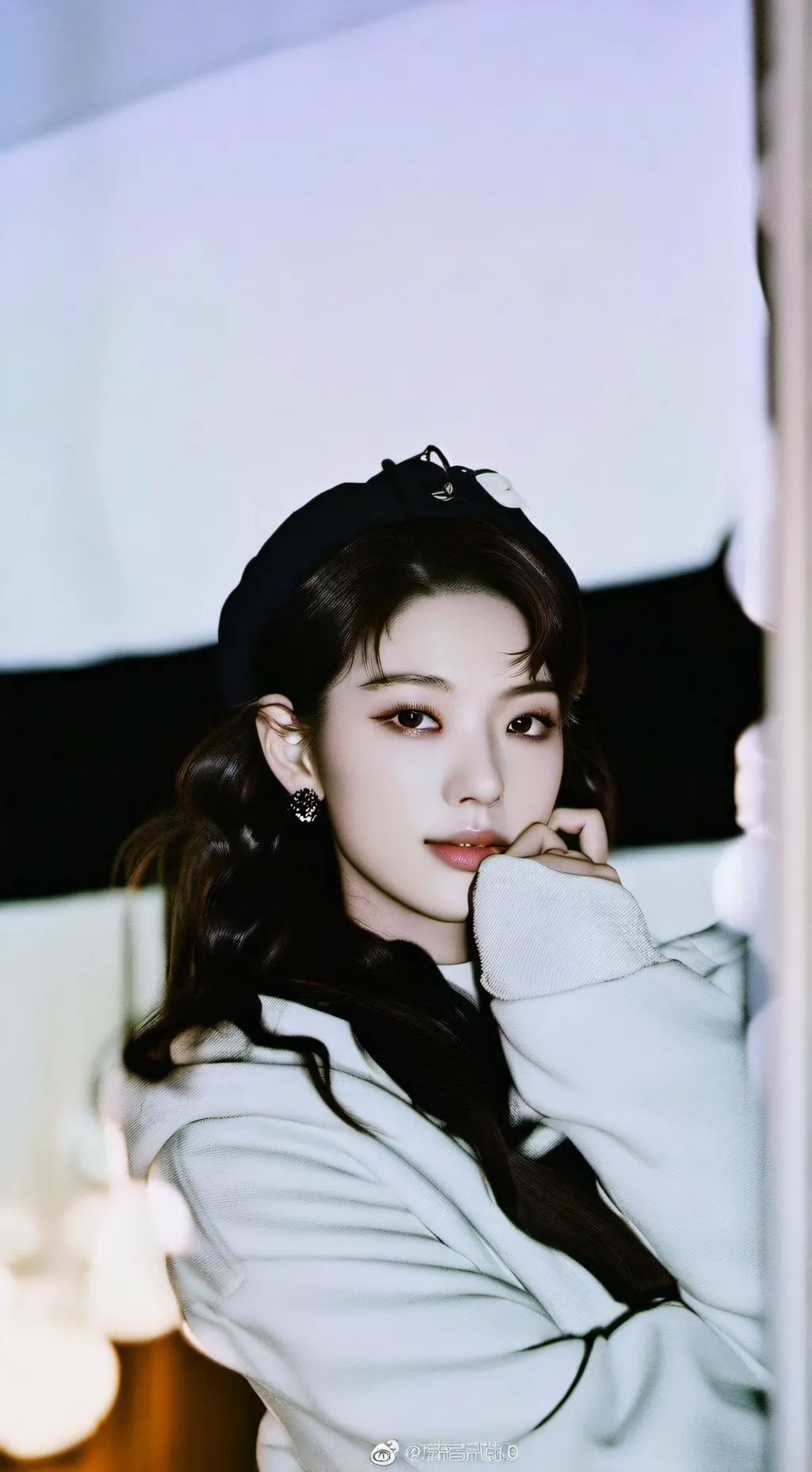 ai character: dahyun❤️ background