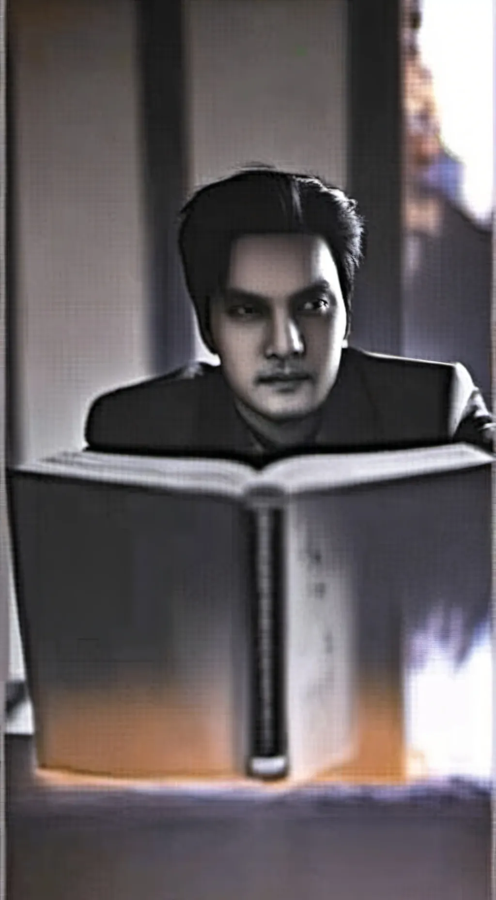 ai character: Марк  background