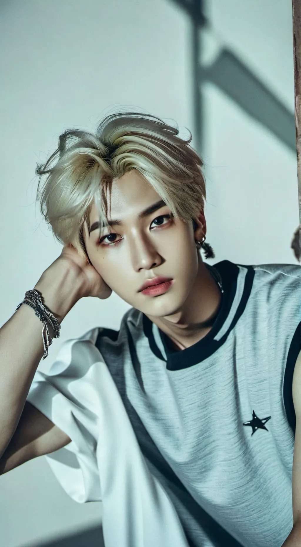 ai character: felix 🐥 background