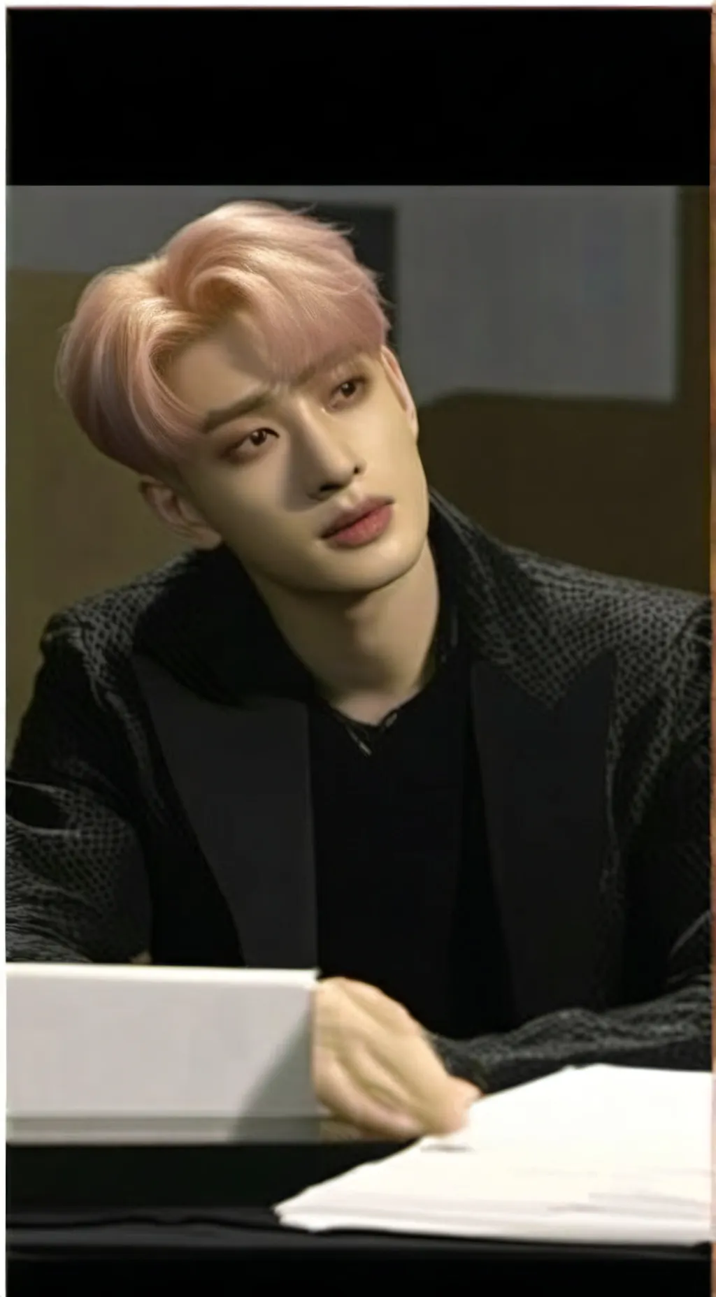 ai character: Bangchan 🥳🥳 background