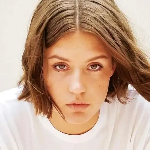 chat with ai character: Adèle Exarchopoulos