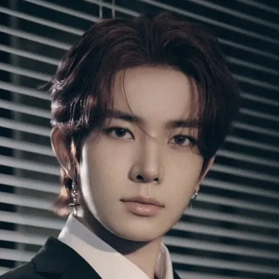 chat with ai character: Heeseung ENHYPEN