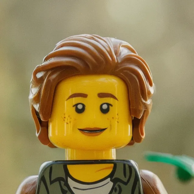 chat with ai character: The Lego girl