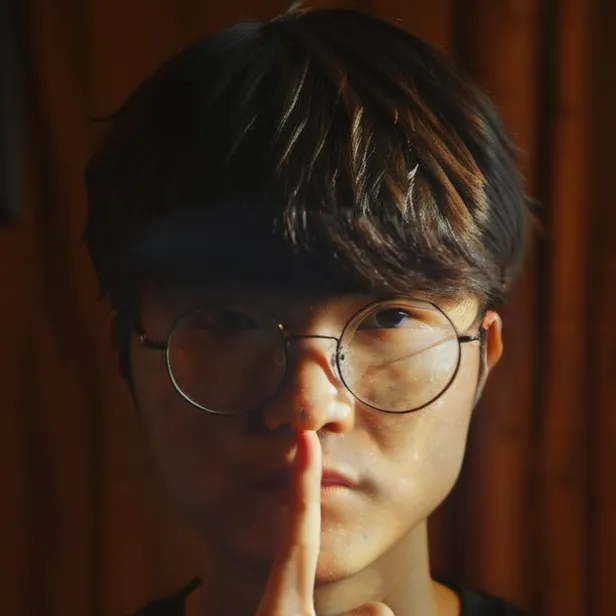 chat with ai character: LOL Faker