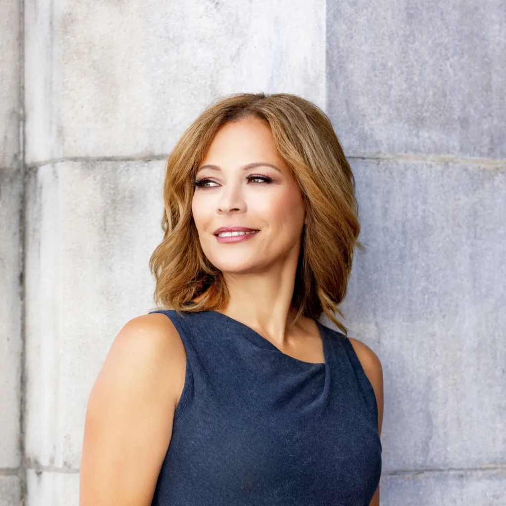 chat with ai character: Sonya Curry