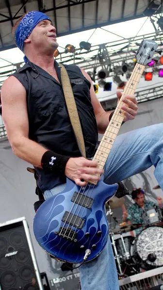 ai character: Vinnie Hornsby background