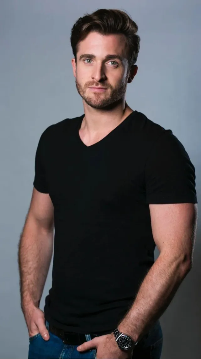 ai character: Matthew Hussey background