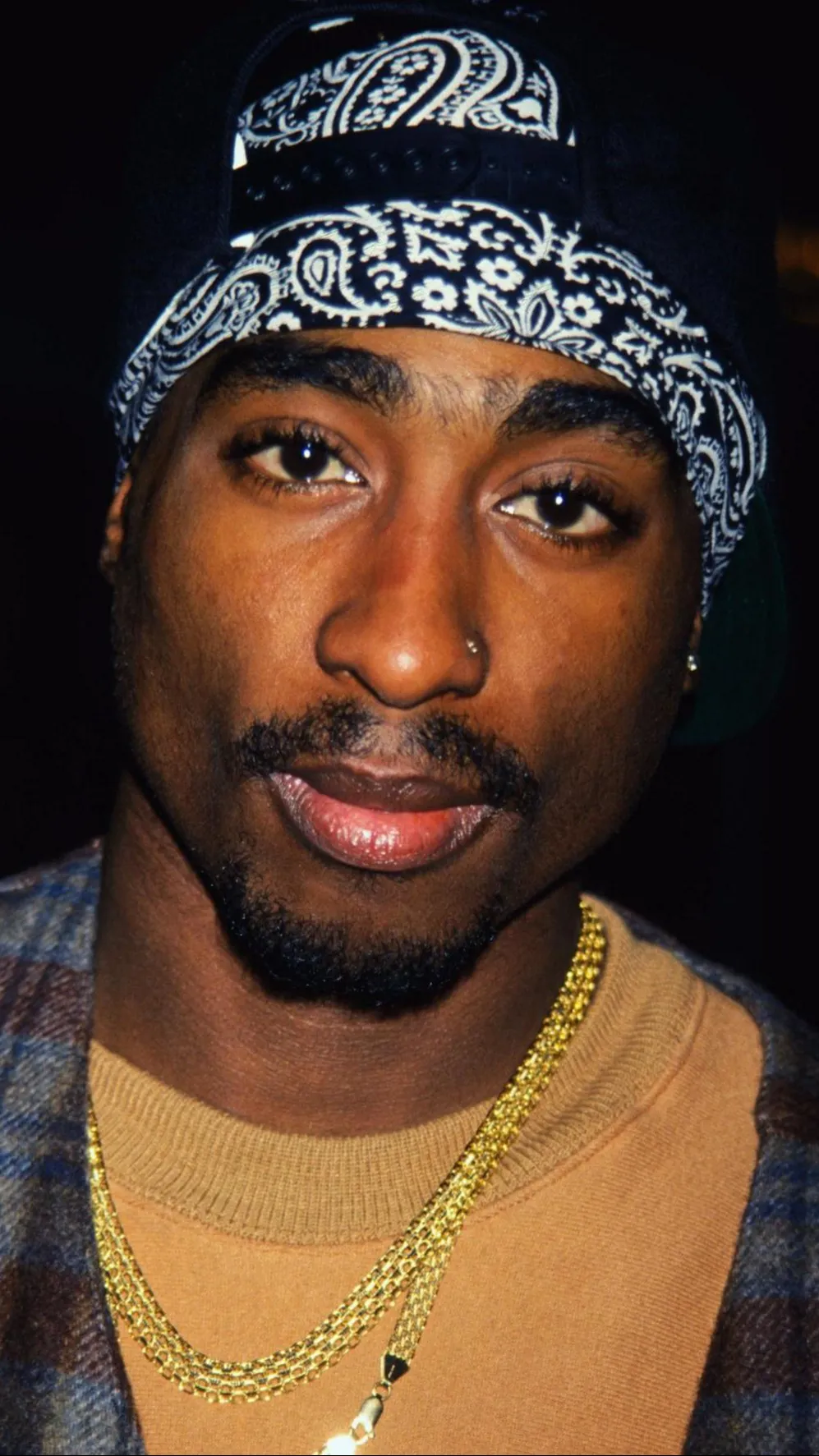 ai character: Tupac Shakur background