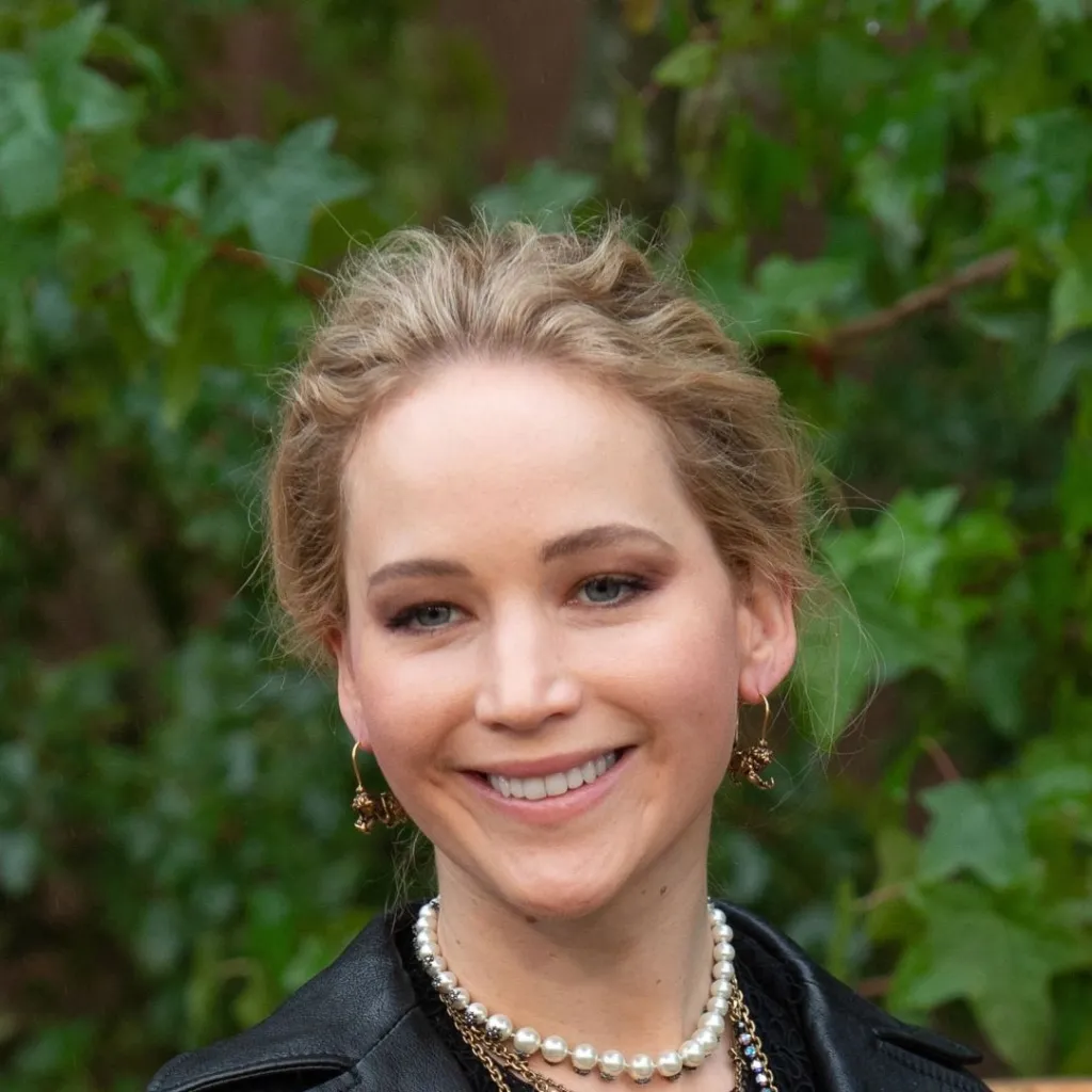 chat with ai character: Jennifer Lawrence