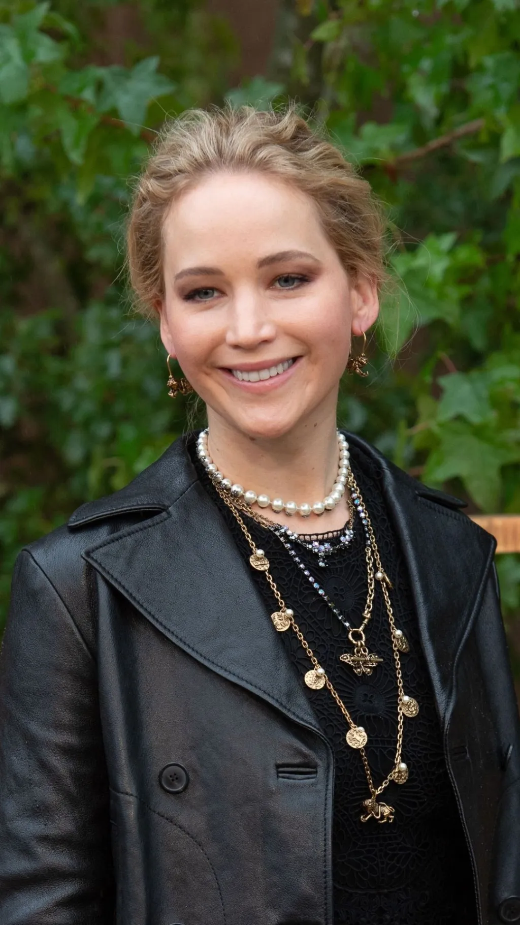 ai character: Jennifer Lawrence background