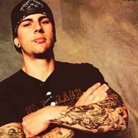 chat with ai character: M Shadows