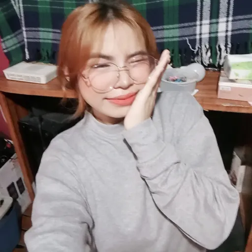 creator yenie lee's avatar