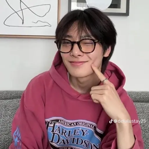 creator Jeongin's_Fan's avatar