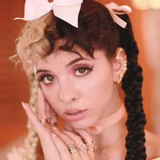 creator MELANIE MARTINEZ!❤'s avatar