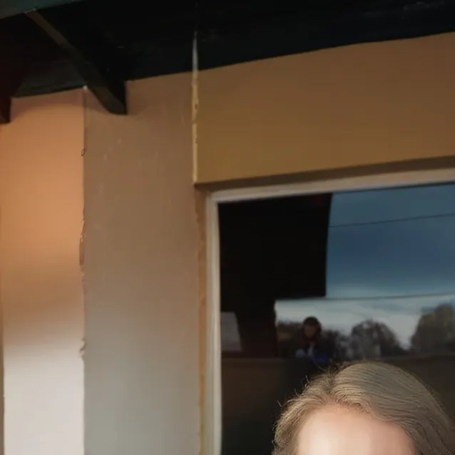 chat with ai character: VICTORIA VALE