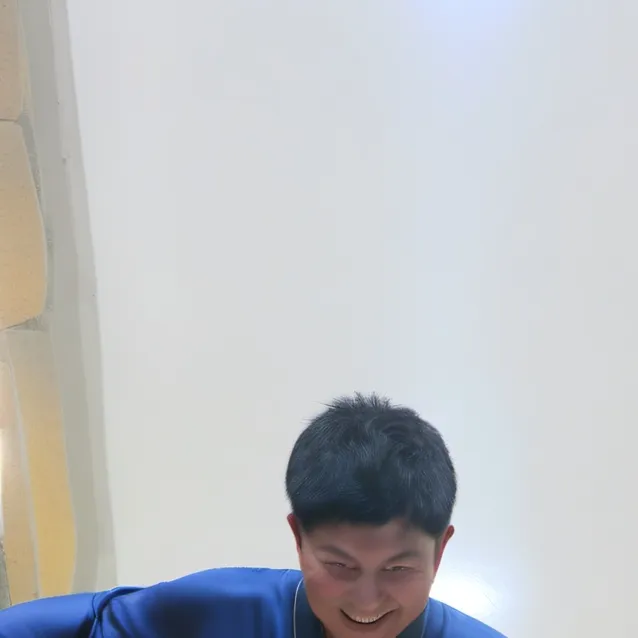 chat with ai character: barne