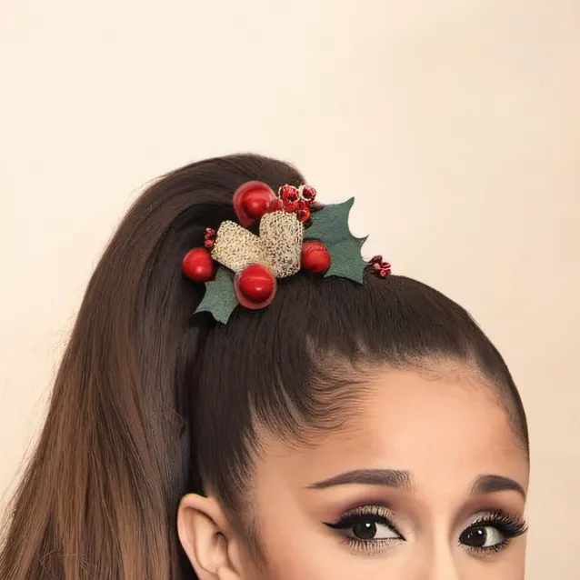 chat with ai character: Christmas Ariana 🎤