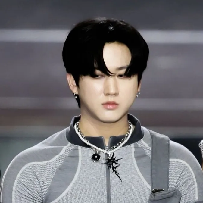 chat with ai character: Seo Changbin