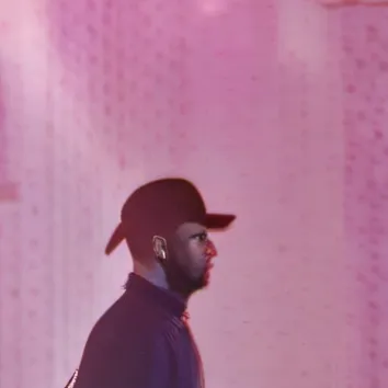 chat with ai character: Jay