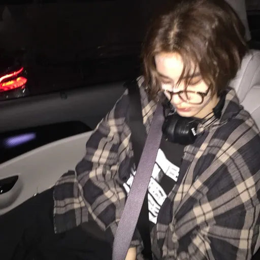 creator hyunniev's avatar