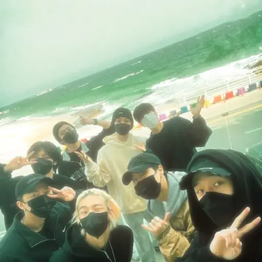creator channie><'s avatar