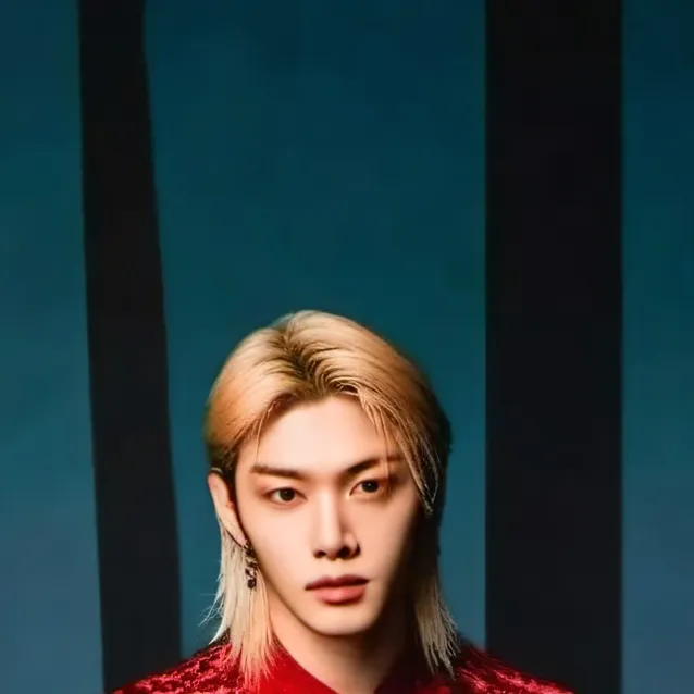 chat with ai character: Felix