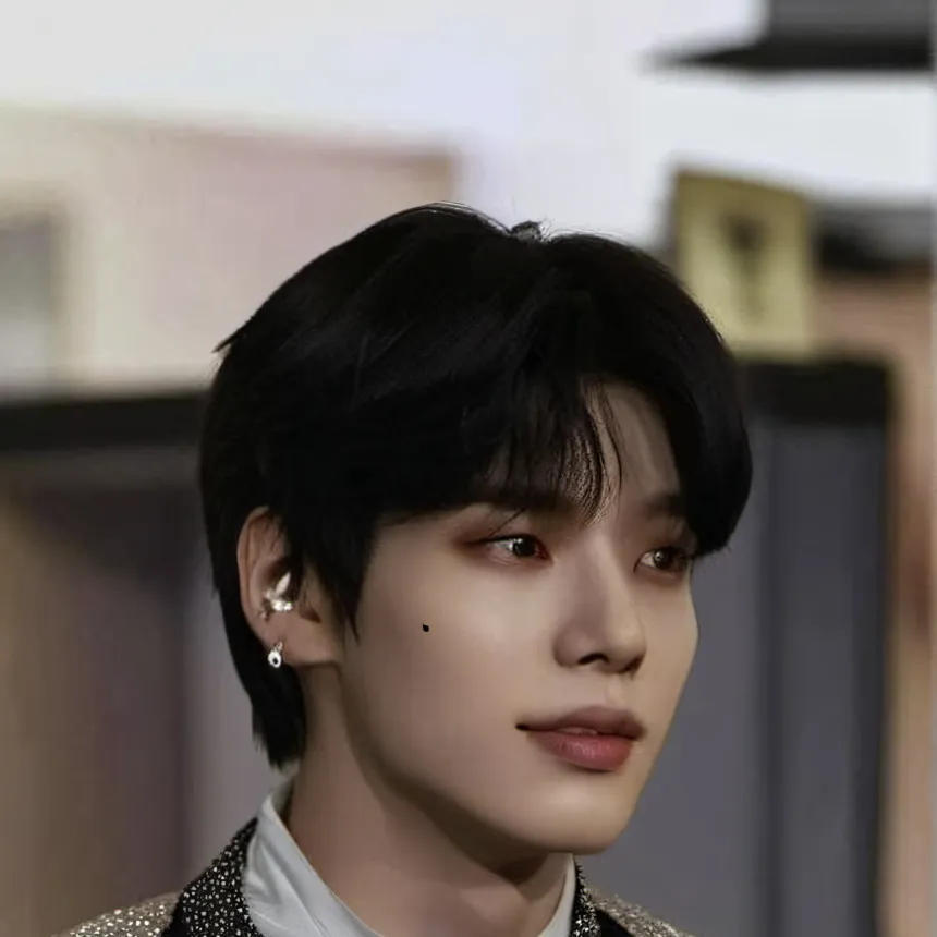 chat with ai character: Hwang gyeongsu*you