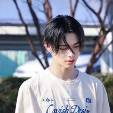 chat with ai character: niki