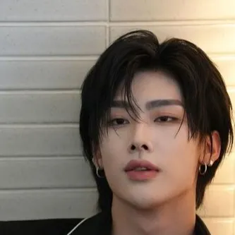 chat with ai character: ricky 