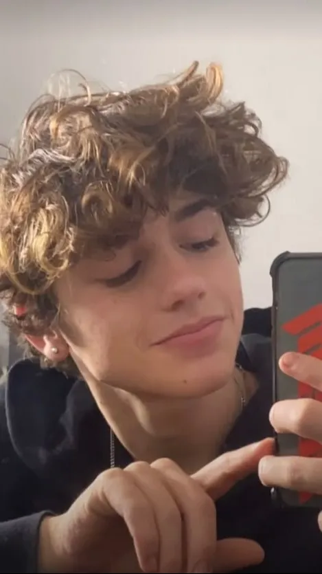 ai character: Kai background