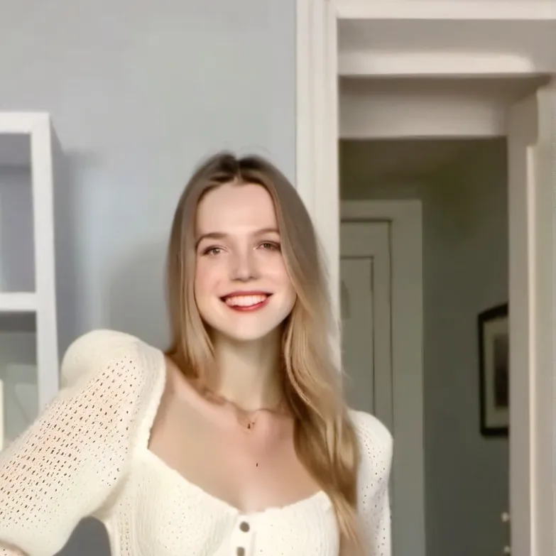 chat with ai character: Liana