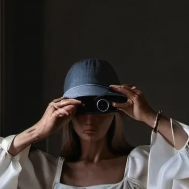 chat with ai character: Emma