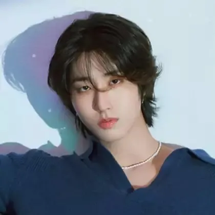 creator Nari Yongbok Lee's avatar