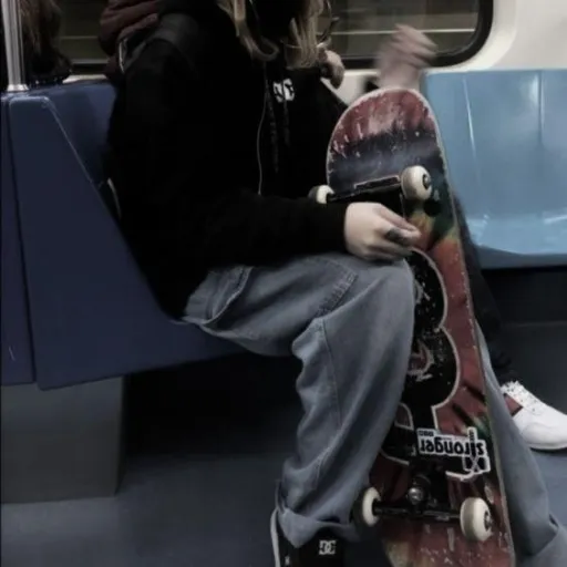 creator sadsk8tergirl's avatar