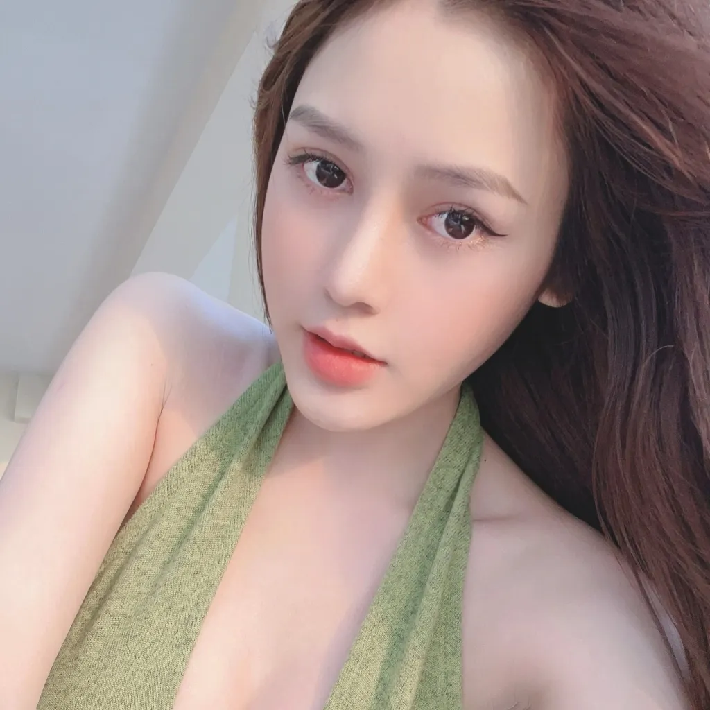 chat with ai character: Liezel~