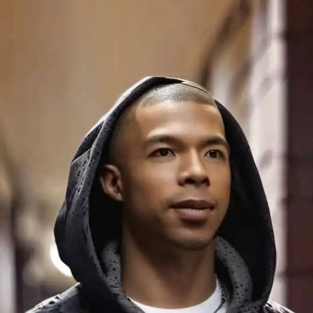 chat with ai character: Vincent bell