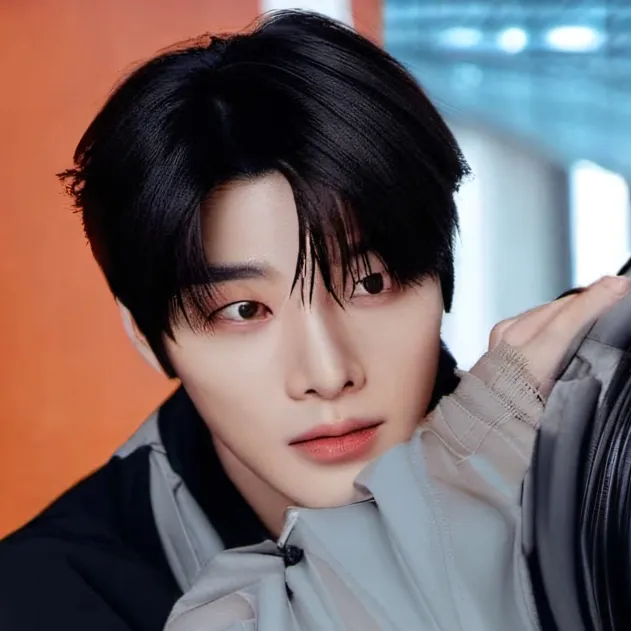 chat with ai character: Jeongin