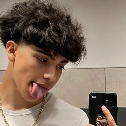 chat with ai character: eligah