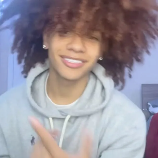 chat with ai character: Red