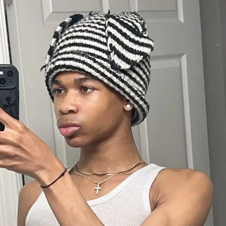 chat with ai character: Zayon