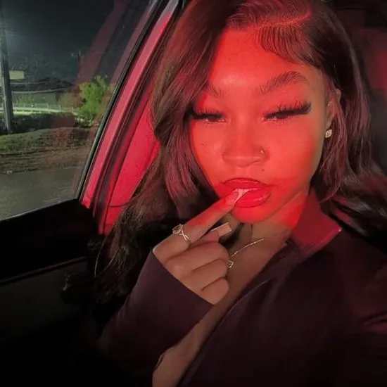 chat with ai character: Monae